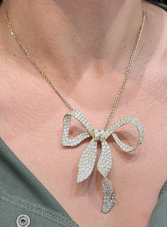 bow necklace