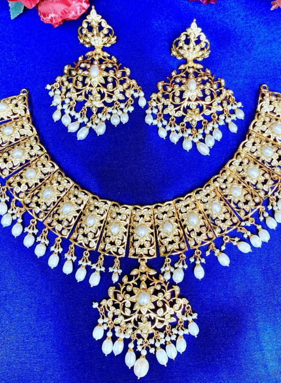 bridal wear pearl necklace