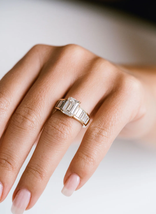 cut ring with channel band