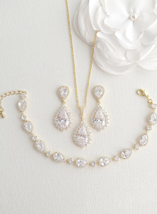 elegant gold jewelery