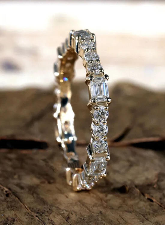 emerald and round diamond ring