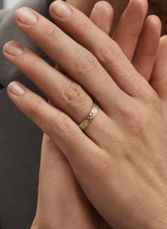 engraved gold wedding ring