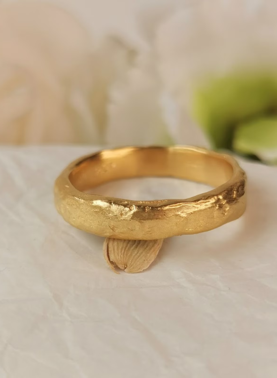 men gold wedding ring