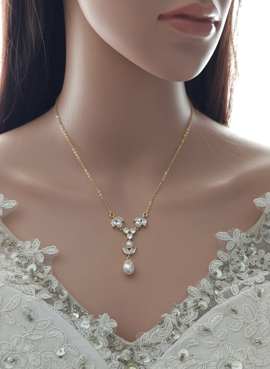 pearl y bridal necklace