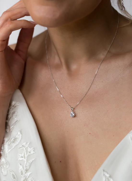 sleek wedding necklace