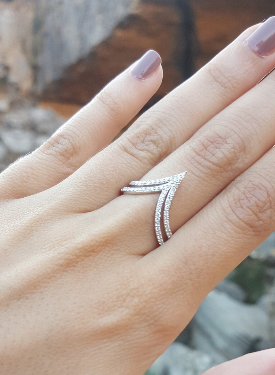 v shape wedding ring