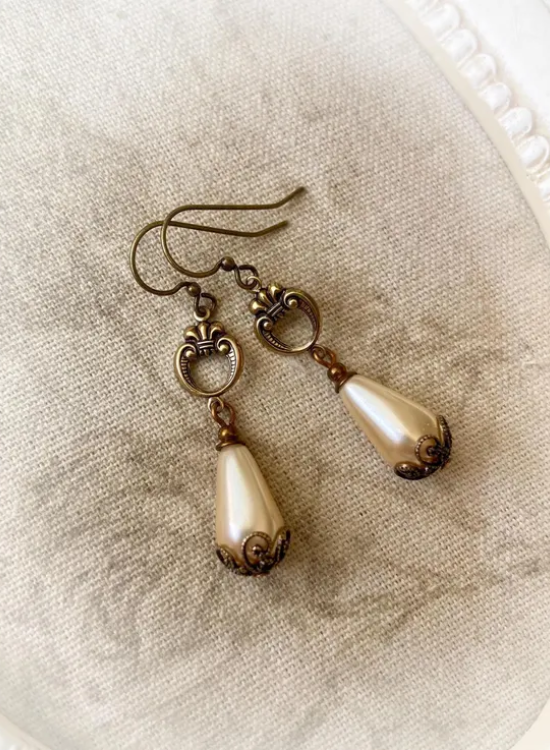 victorian pearl earing
